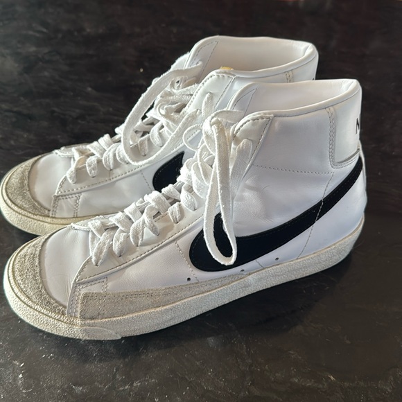 Nike Shoes - Nike Blazer Mid ‘77 size 9.5